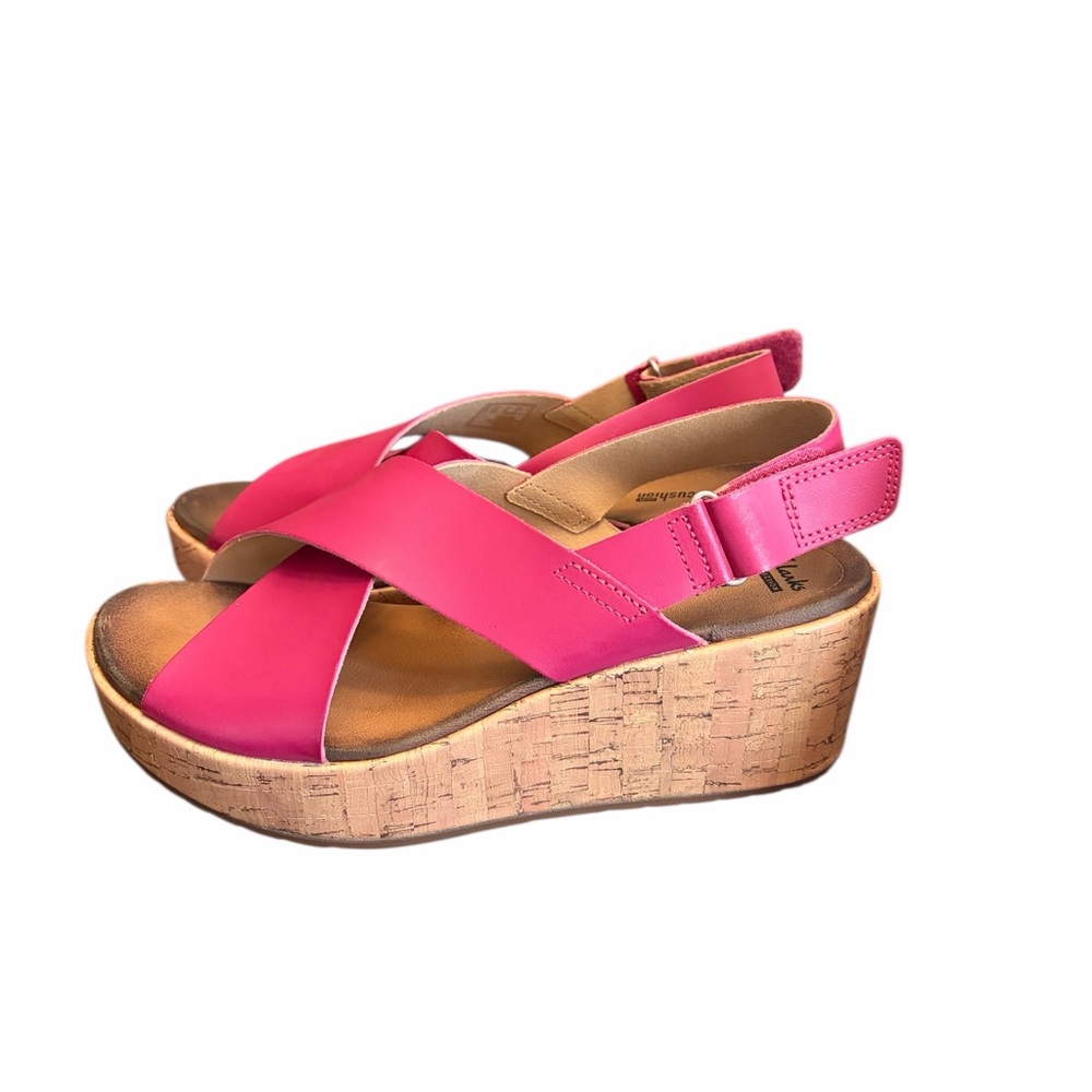 Clarks, Stahsa Hale Fuchsia Cork Platform Sandals with Criss Cross Straps. NEW